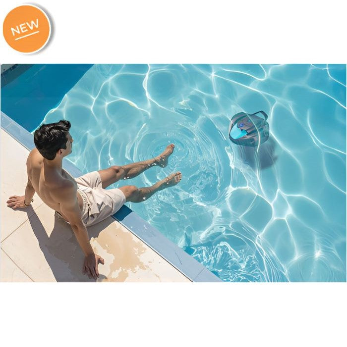 Gre Moovo 90 Akku-Poolroboter im Pool bei der Reinigung