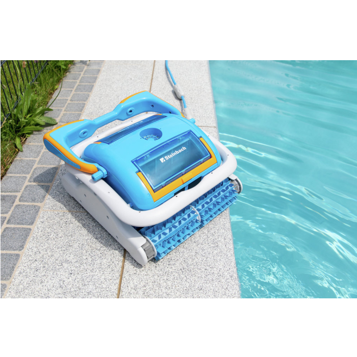 Steinbach Poolrunner APPcontrol im Pool – Seitenansicht Bodensauger mit Wandreinigung