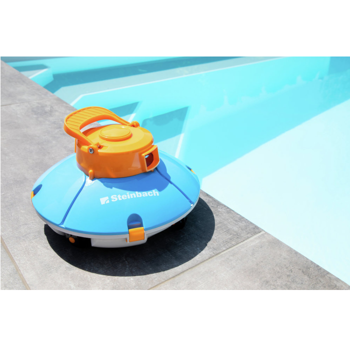 Steinbach Poolrunner Battery Basic 2.0 im Pool – automatische Bodenreinigung