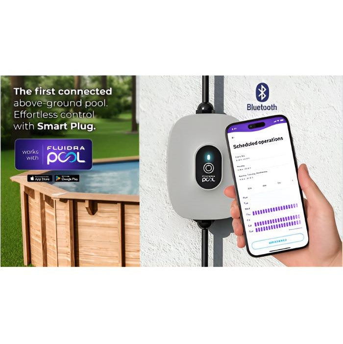 Smart Plug neben einem Smartphone mit Fluidra Pool App zur zeitgesteuerten Bedienung der Pooltechnik